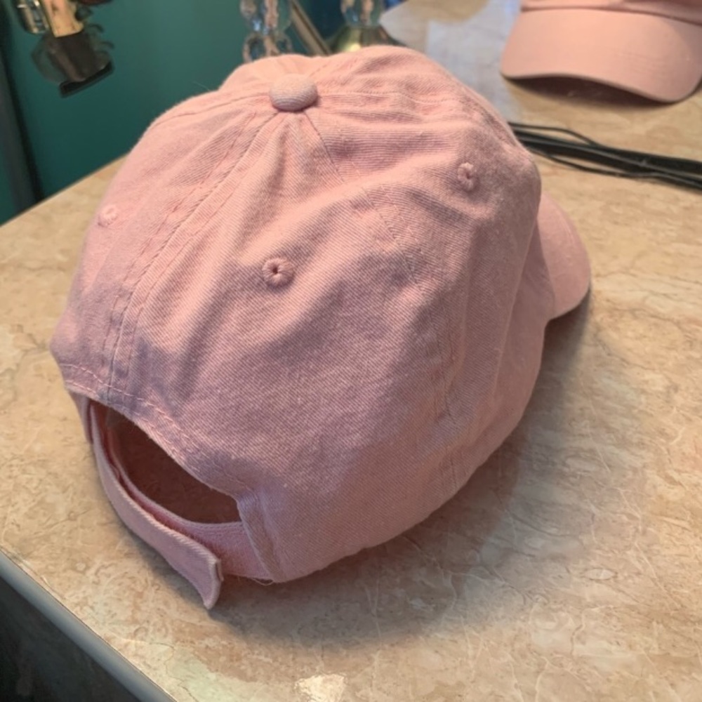 Statement hat - Picture 3 of 5